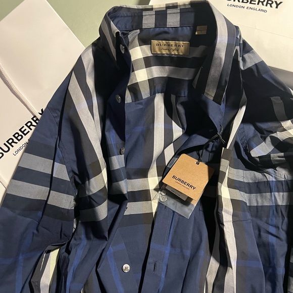 Brand new size L never worn still has tags - Picture 2 of 2